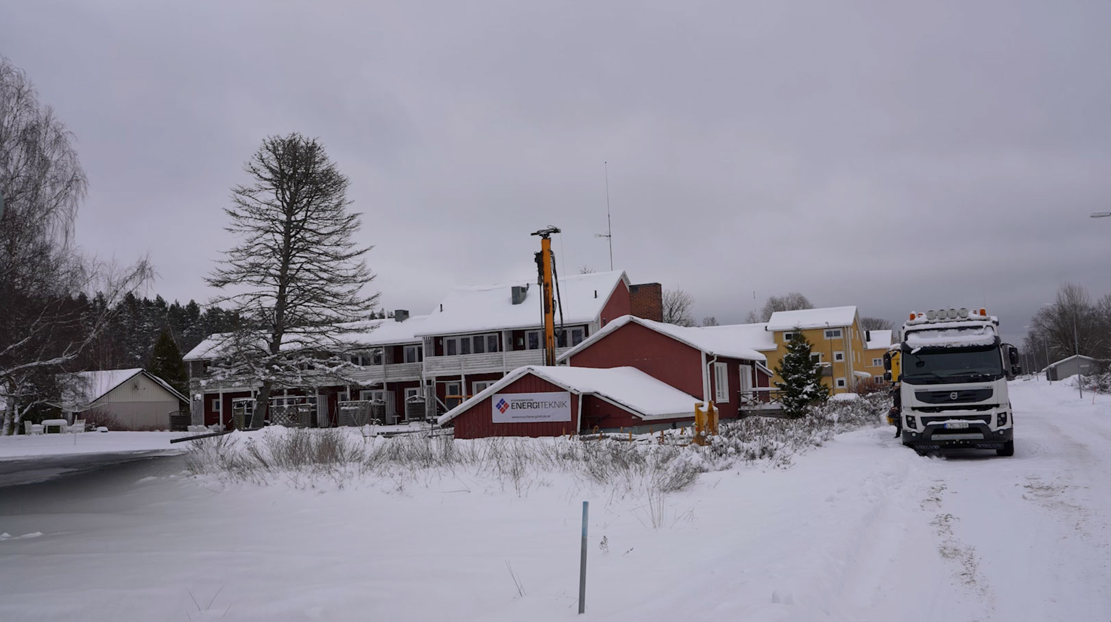 Vi installerar och optimerar ett modernt värmesystem i ett mindre hyreshus i Segmon.